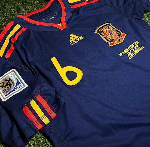 Picture of Spain 10/11 Away Iniesta