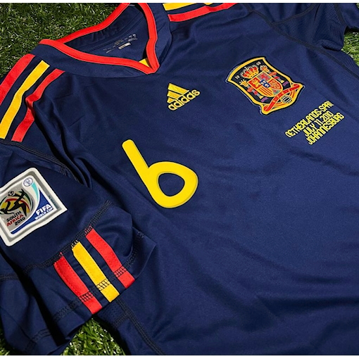 Picture of Spain 10/11 Away Iniesta