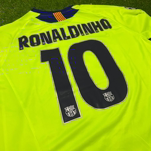 Picture of Barcelona 05/06 Away Ronaldinho Long-sleeve