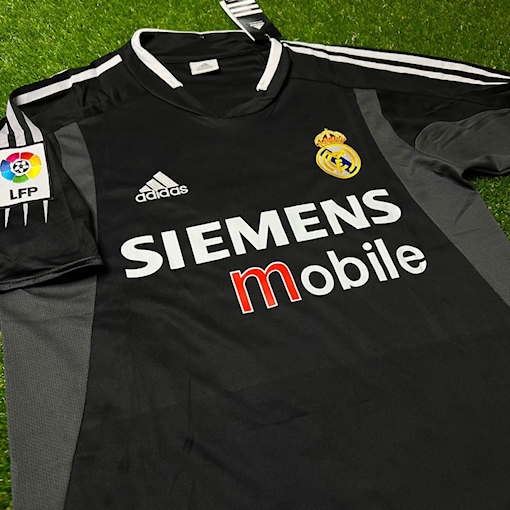 Picture of Real Madrid 04/05 Away Zidane
