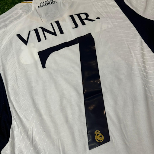 صورة Real Madrid 23/24 Home Final Player Version Vini JR.