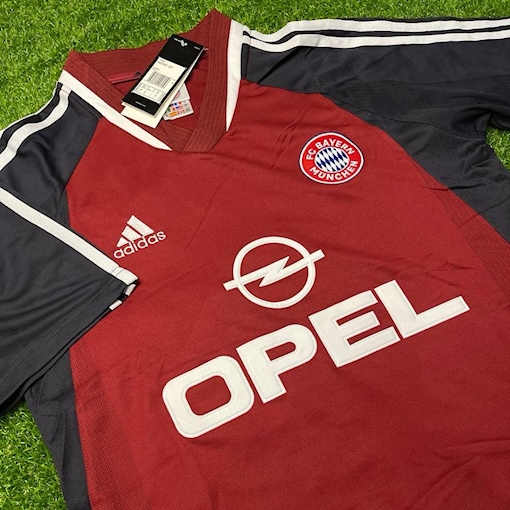 Picture of Bayern Munich 01/02 Home