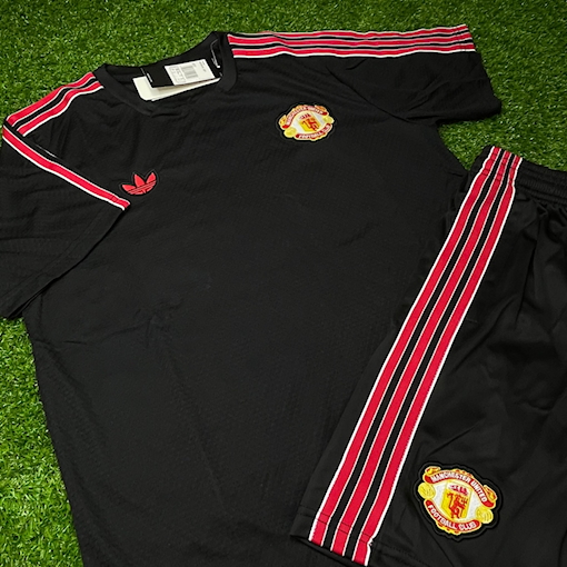 صورة Manchester United 2025 Training Kit Black