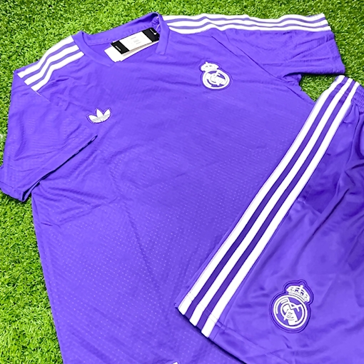 صورة Real Madrid 2025 Training Kit Light Purple
